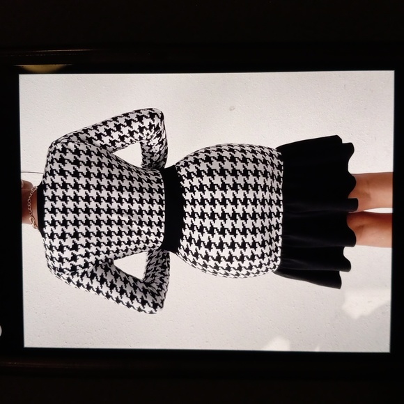 SHEIN RUFFLE HEM DRESS - Picture 3 of 4